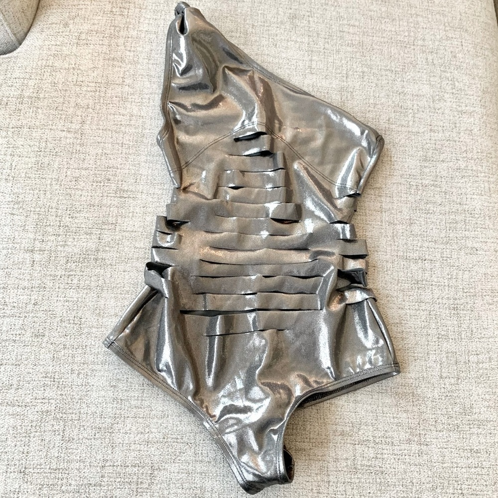 NWOT Sexy Silver Metallic Foil Shredded Cut-Out One-Piece One-Shoulder Swimsuit - Picture 2 of 11
